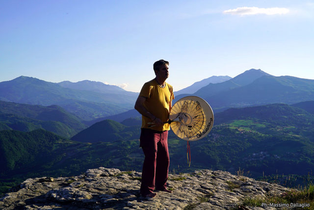 Il Cerchio Sciamanico, condotto da Massimo Bertelli, si svolgerà in uno dei punti più energetici della Pietra di Bismantova, il versante sud
